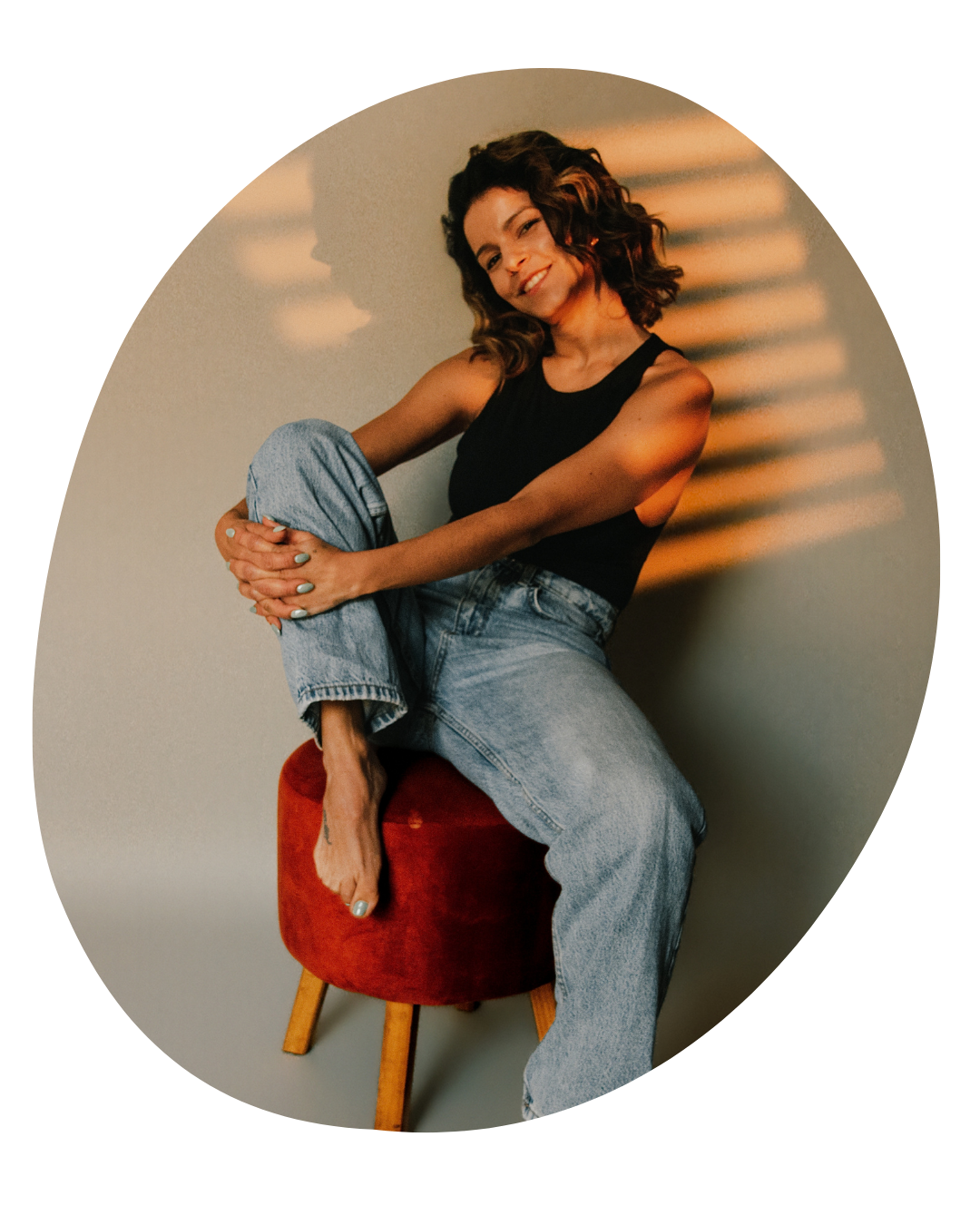 Mariana Parra, fotógrafa y directora creativa, durante una sesión de fotografía